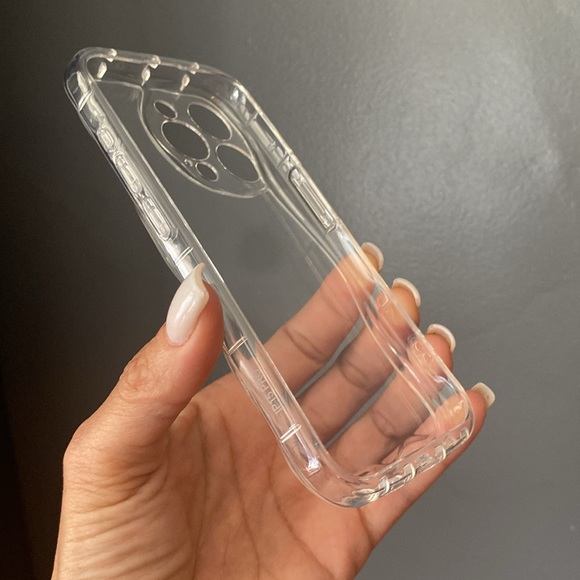 iPhone 15 pro flexible clear case - Picture 6 of 6